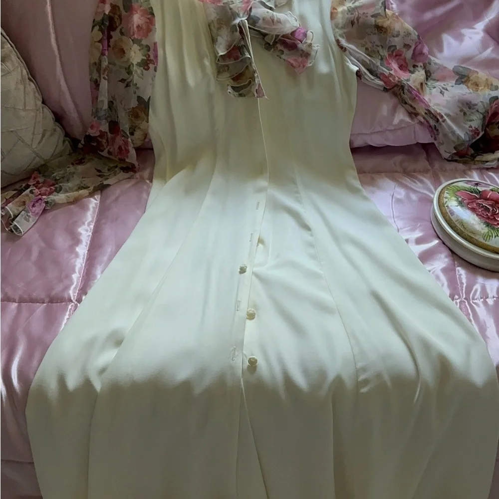 Paris Sport Club elegant ivory